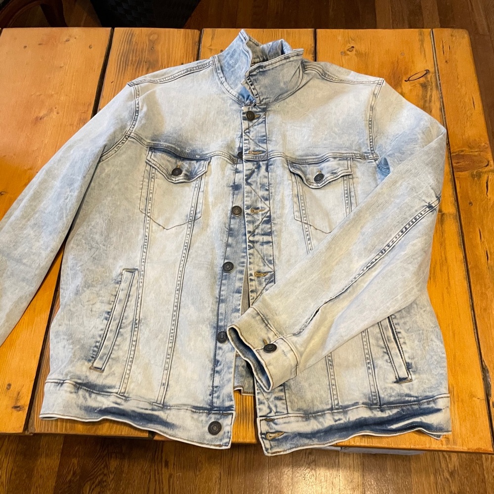 American Eagle Outfitters Light Wash Denim Jacket